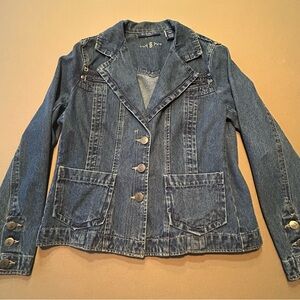 Women's Bill Blass Fitted Denim Jacket. Flattering fit! Size Petite Medium